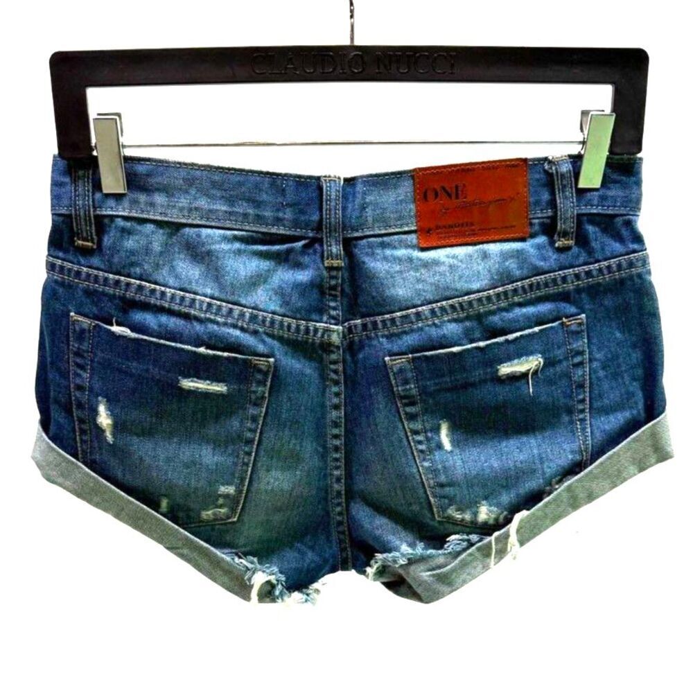 one x oneteaspoon	medium wash distressed jean shorts, size 25