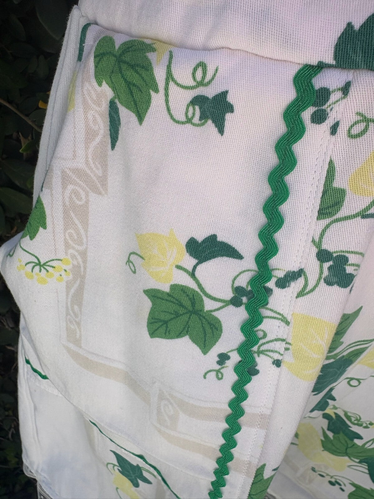 Upcycled vintage ivy print cotton tablecloth set