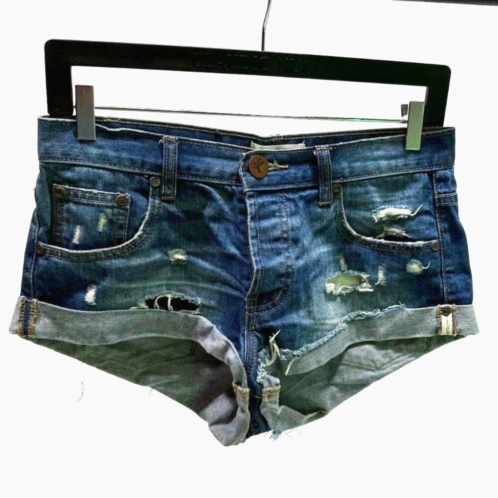 one x oneteaspoon	medium wash distressed jean shorts, size 25